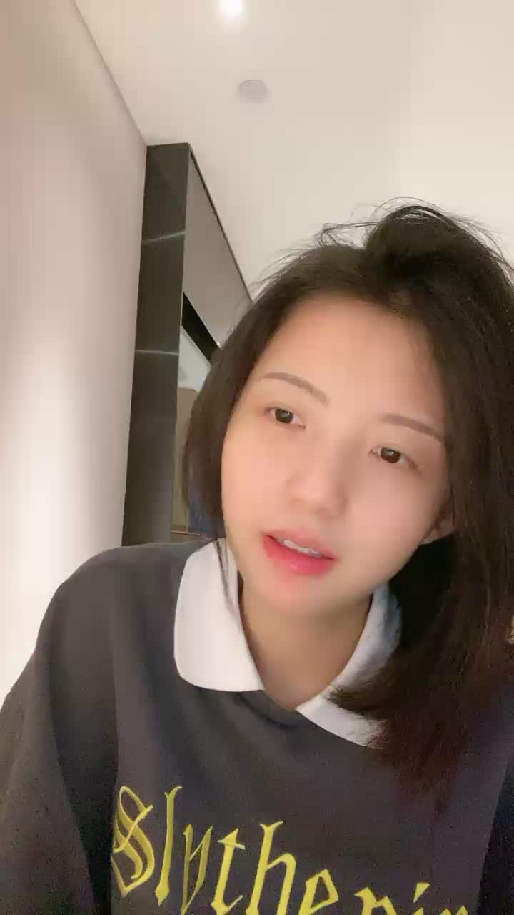 如向日葵的女孩--賣萌希瑞❤️ 清純且可愛，情趣護士服，洗澡撫摸一對吊鐘乳，多種性愛姿勢啪啪，無與倫比的快樂燃燃而升！