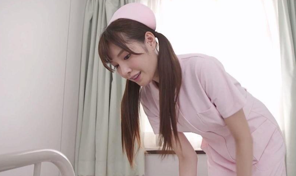 中文字幕 医院里有这样的女神级护士看来是成心不让病人出院啊，生病了也被搞的硬邦邦猛射