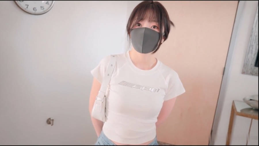 OnlyFans 同居的她 中 HongKongDoll 玩偶姐姐海报剧照